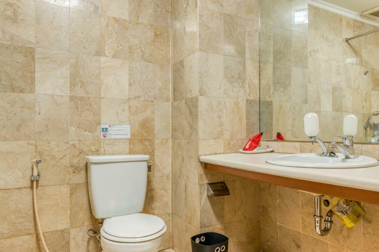 Reddoorz Plus Near Dharmawangsa Square Джакарта Екстер'єр фото
