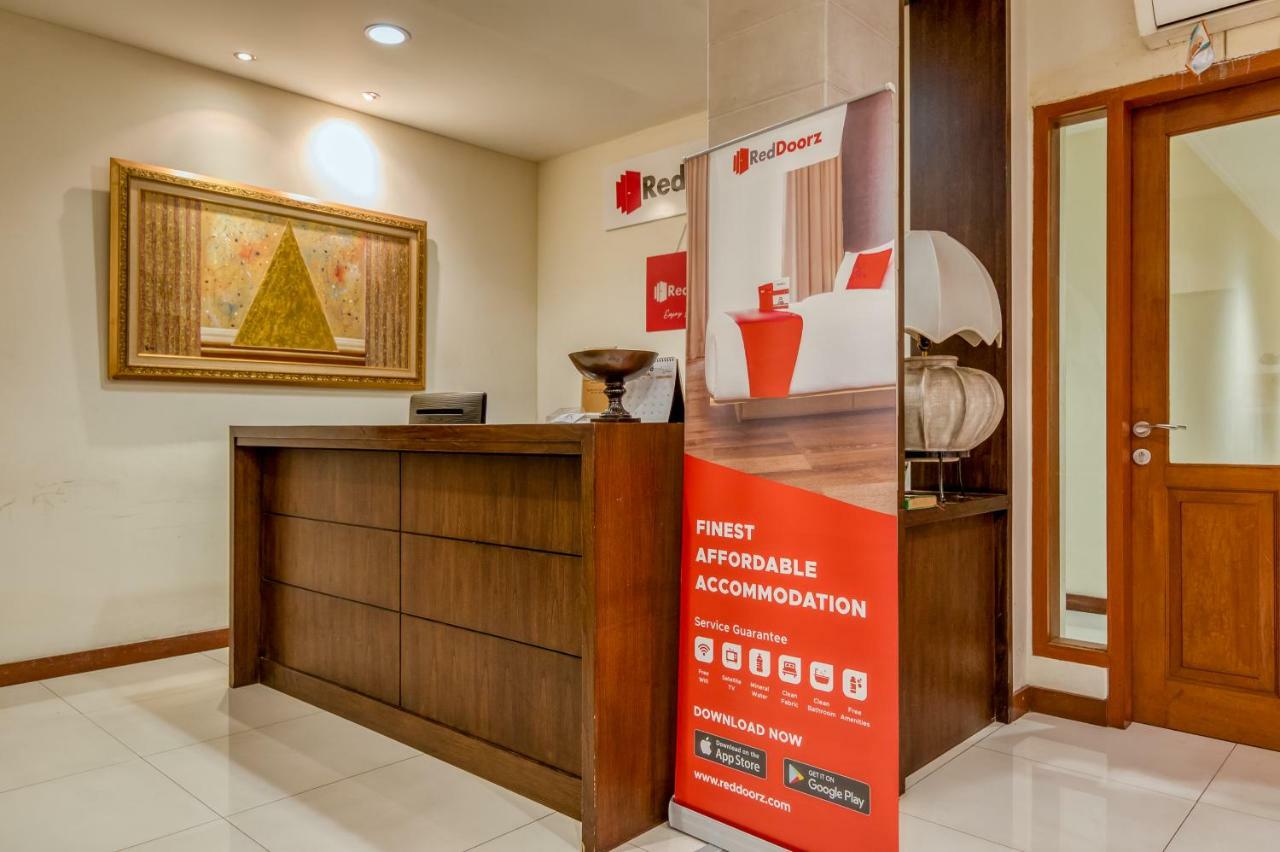 Reddoorz Plus Near Dharmawangsa Square Джакарта Екстер'єр фото