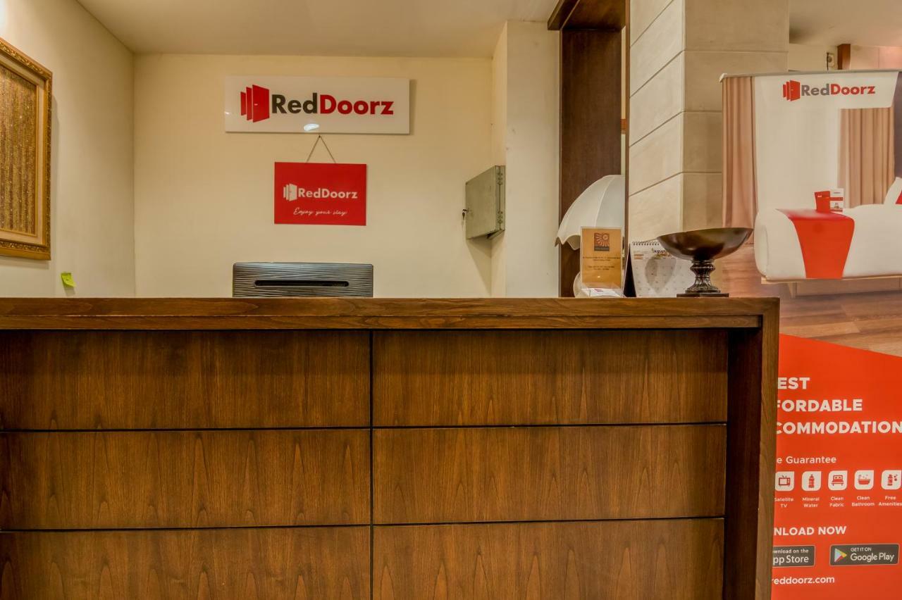 Reddoorz Plus Near Dharmawangsa Square Джакарта Екстер'єр фото